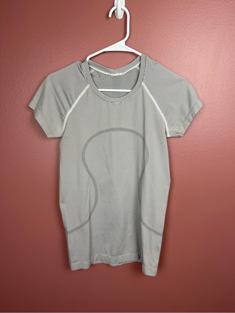 LULULEMON STRETCHY STRIPED SHORT SLEEVE CREW NECK TOP T- SHIRT SIZE 6